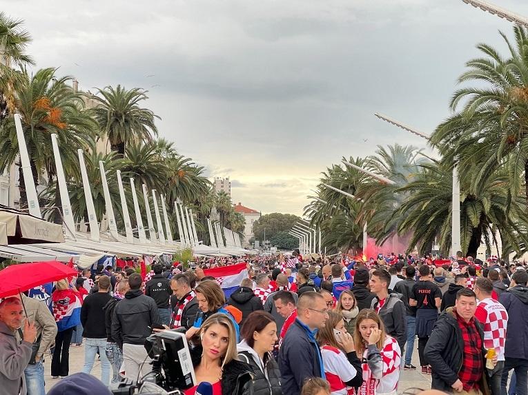 Hiljade navijača Hrvatske okupilo se u Splitu - Avaz