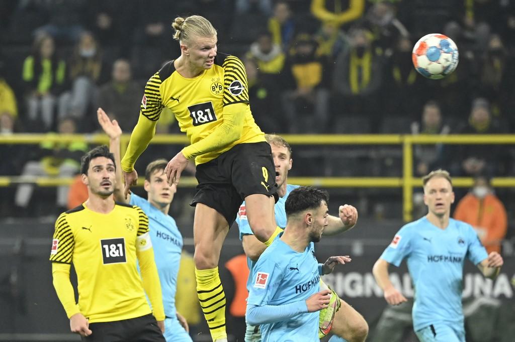 Dortmund na krilima Halanda, Šik se novim golovima približio Levandovskom