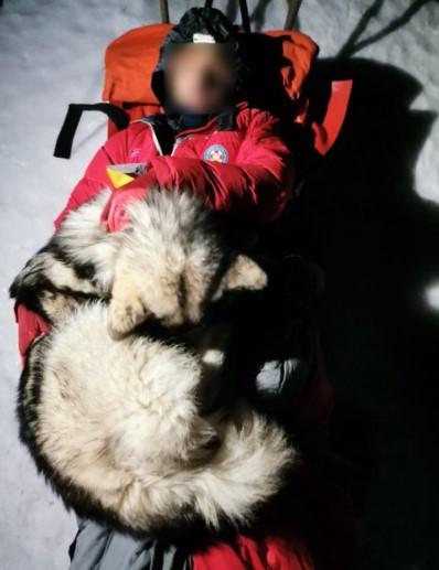 Detalji dramatičnog spašavanja s Velebita: Pas je tijelom grijao planinara