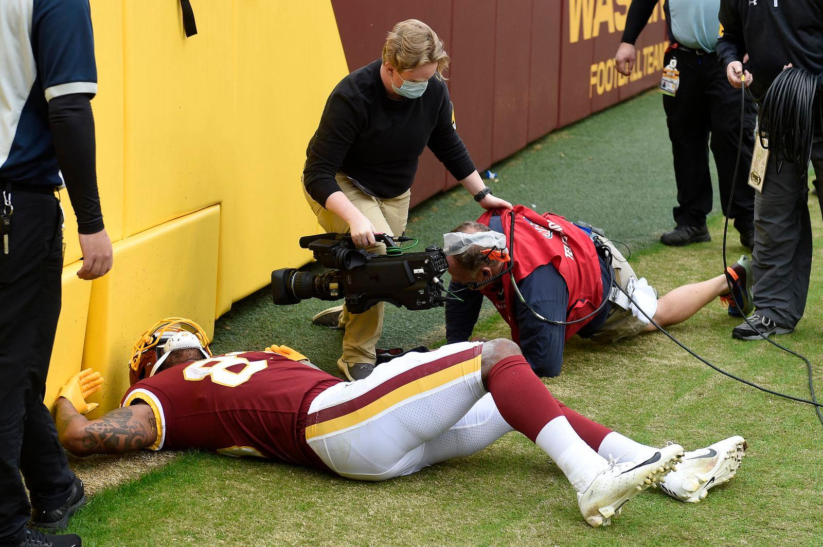 Igrač NFL-a se sudario s kamermanom, prošao s povredama vrata