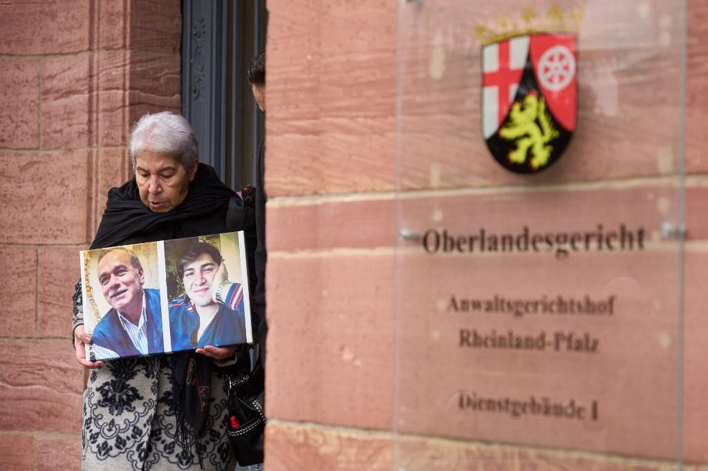 Okupljeni ispred suda u Njemačkoj - Avaz