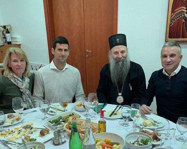 Novak Đoković i dalje na odmoru: Pričestio se, a sa roditeljima bio na ručku kod patrijarha Porfirija