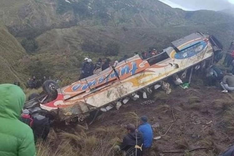 Bolivija: Autobus sletio u provaliju od 200 metara, 11 mrtvih