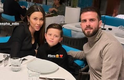 Pjanić na Instagramu objavio fotografiju s porodične večere i pokazao suprugu Džozefu