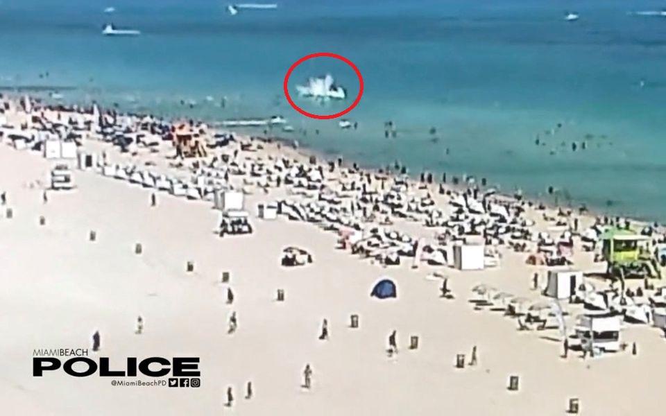 Srušio se helikopter pored kupača na plaži u Majami biču, dva putnika prevezena u bolnicu