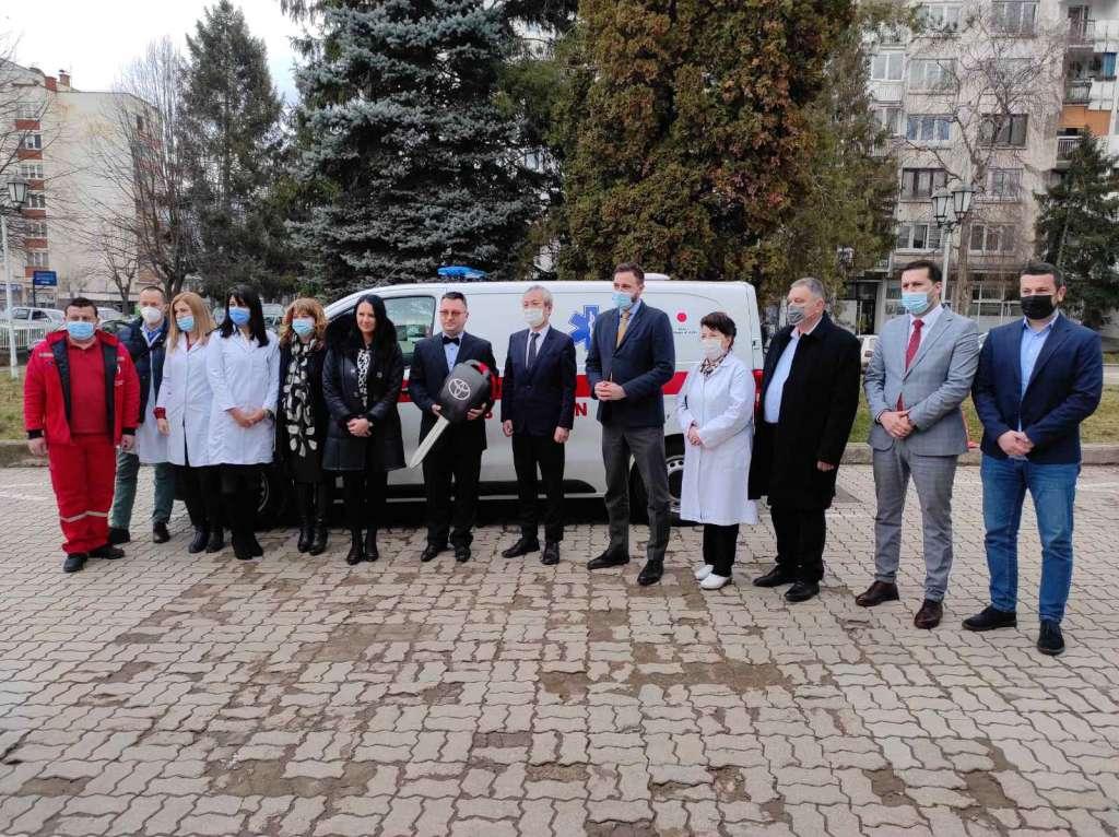 Ambasada Japana u BiH donirala dva sanitetska vozila Domu zdravlja u Goraždu