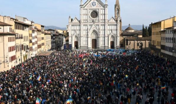 Podrška iz cijele Evrope: U Firenci hiljade ljudi na mitingu za narod Ukrajine
