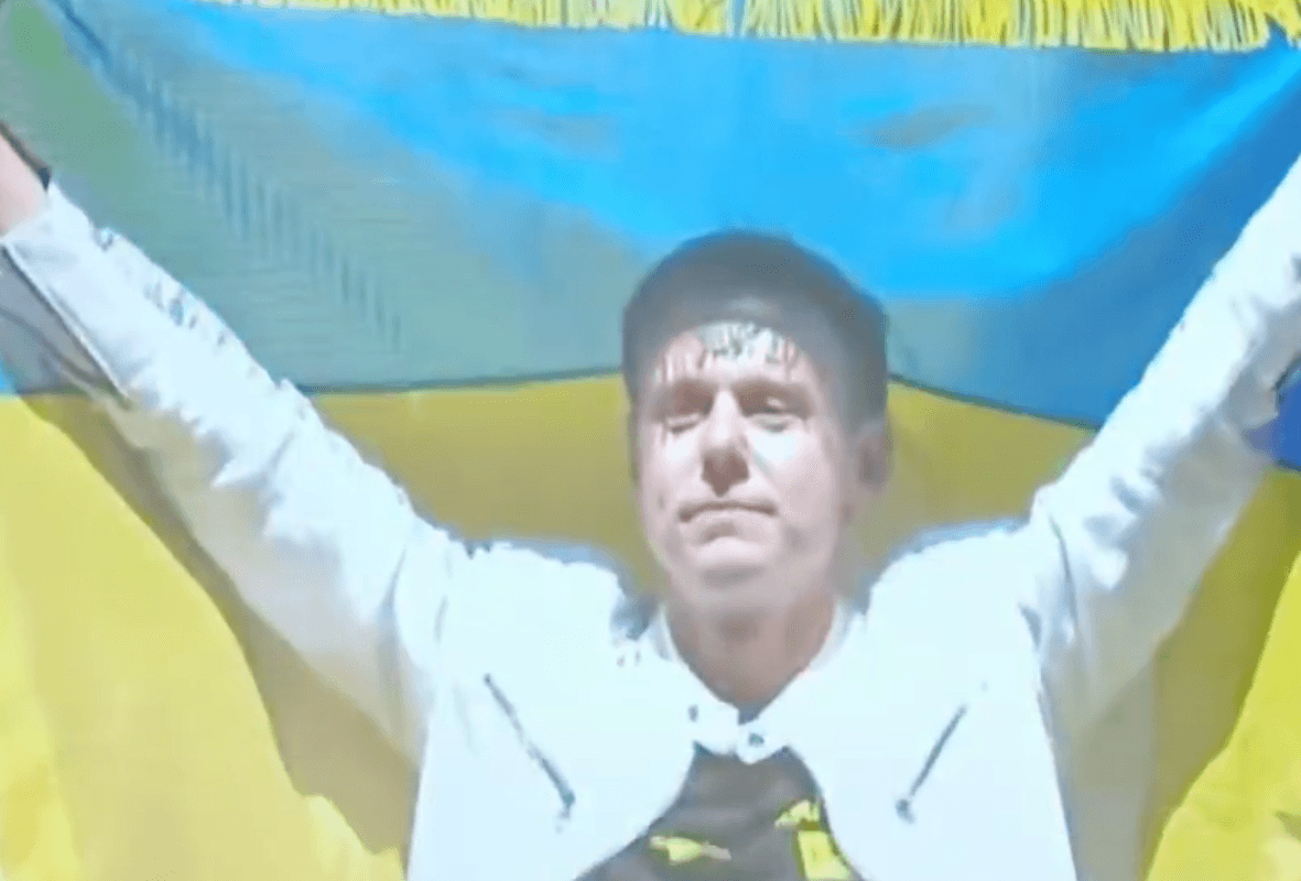 Humanitarni koncert u Bukureštu: DJ Armin van Buren razvio zastavu Ukrajine