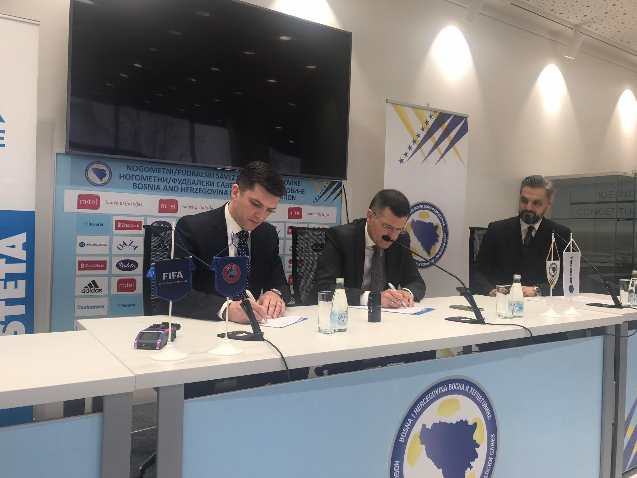 Ugovor su potpisali generalni sekretar NS/FS BiH Adnan Džemidžić i predsjednik uprave ASA Osiguranja Adnan Hodžić - Avaz
