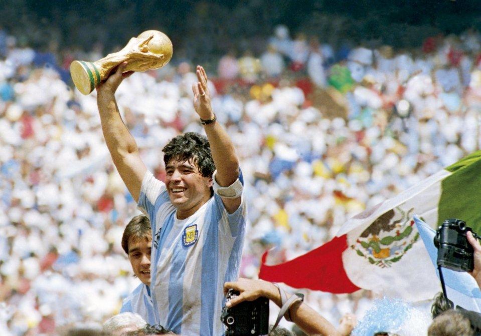 Maradona je osvojio pehar na SP-u 1986. - Avaz