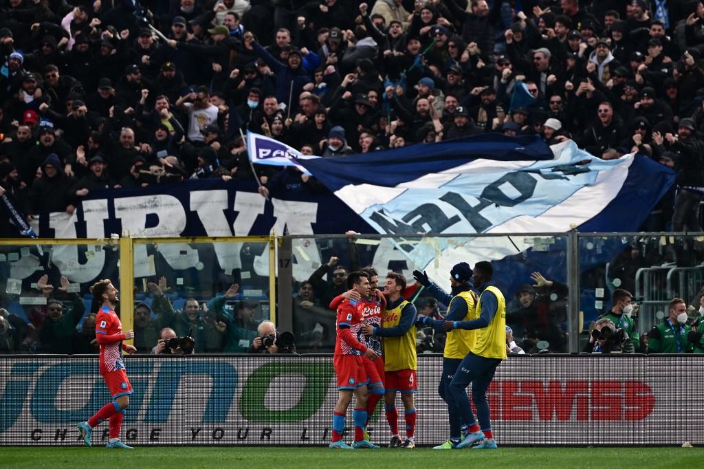 Igrači Napolija slave gol protiv Atalante - Avaz
