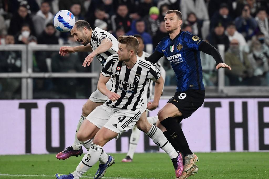 Drama u finišu prvog poluvremena duela Juventusa i Intera, gosti poveli iz ponovljenog penala