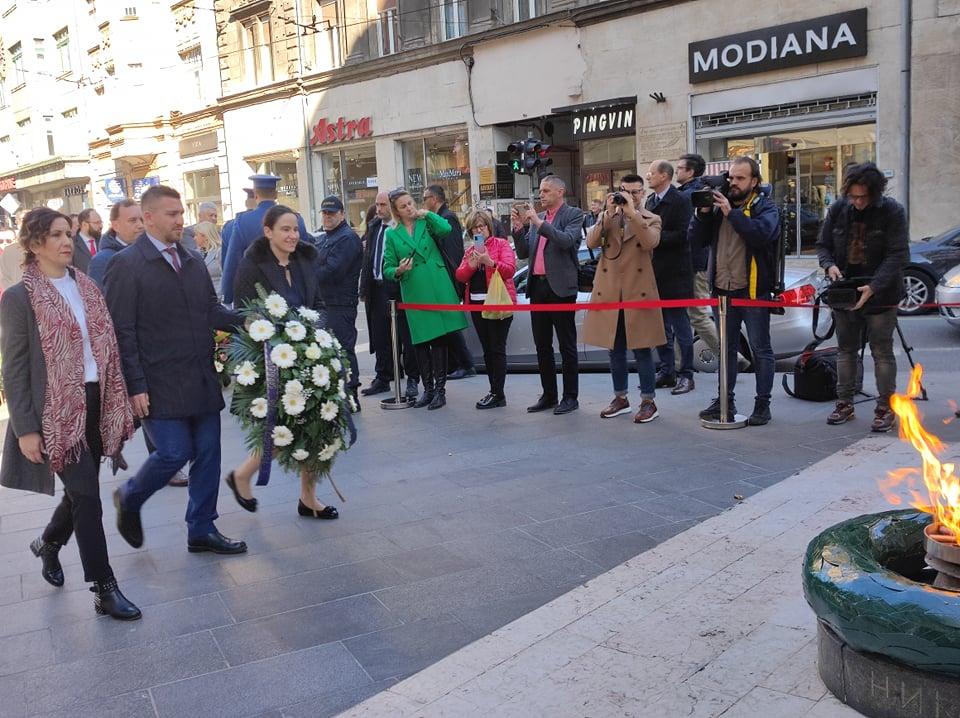 Počelo obilježavanje Dana grada Sarajeva, delegacije položile cvijeće na spomenik Vječna vatra