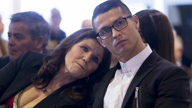 Ronaldo s majkom Dolores - Avaz