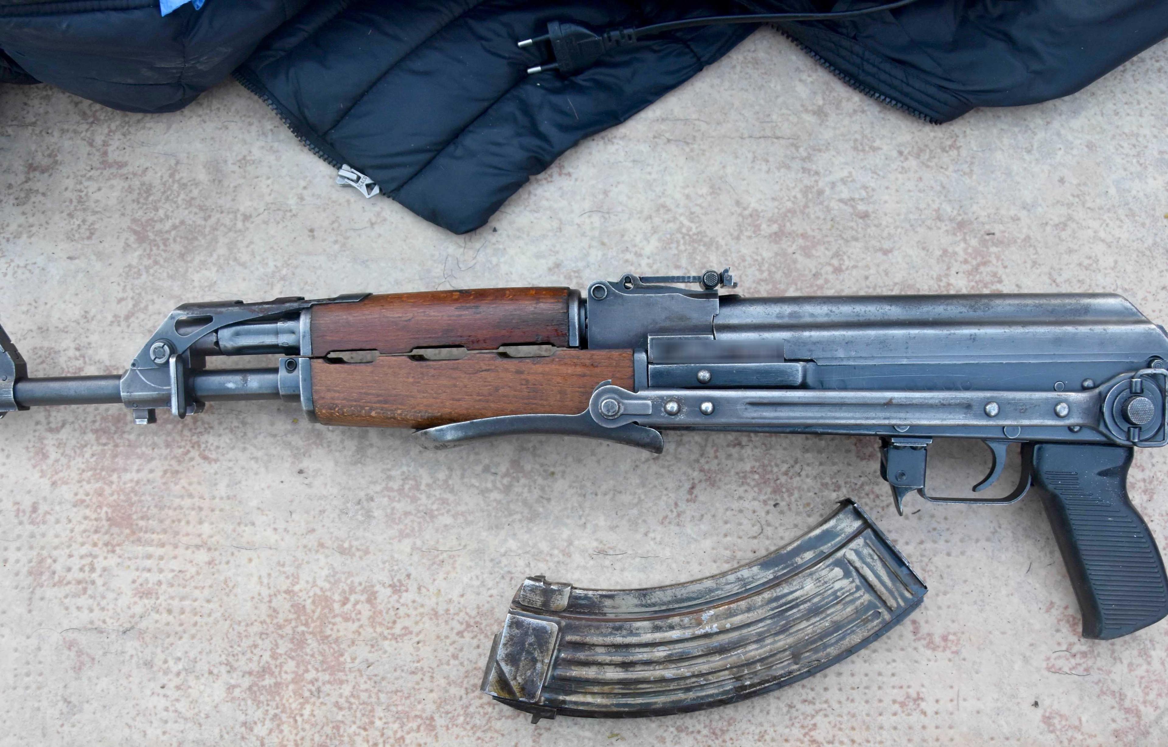 Srbija: Muškarac pokušao da unese dvije automatske puške, pištolj i municiju