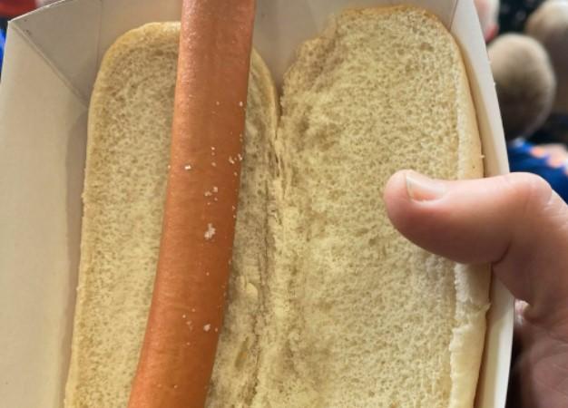 Navijač u Engleskoj naručio hot-dog, a kada je obrok stigao uslijedio je šok
