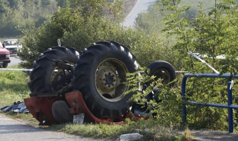 Teška nesreća kod Modriče: Poginuo traktorista, povrijeđene dvije osobe
