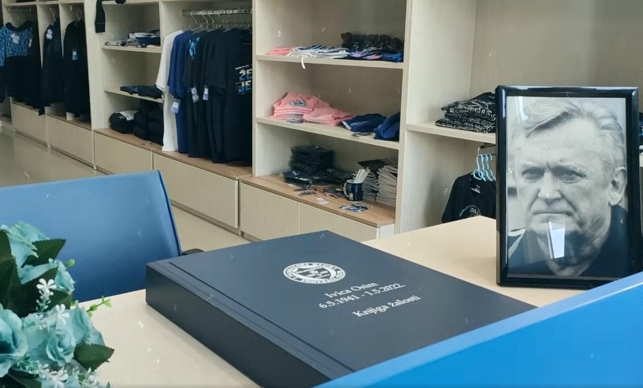 Na stadionu "Grbavica" otvorena knjiga žalosti povodom smrti Ivice Osima
