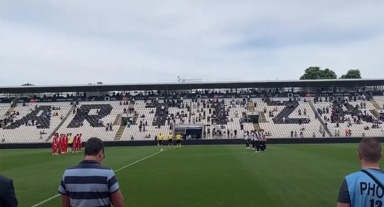 Beogradski klub se oprostio od Ivice Osima: Potpuni muk zavladao na stadionu Partizana