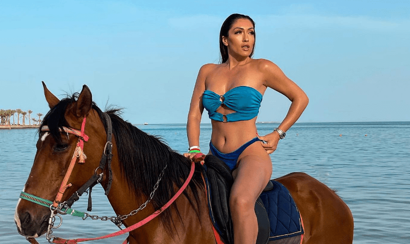 Hana se u bikiniju slikala na konju, evo šta joj je poručila Zerina Patković
