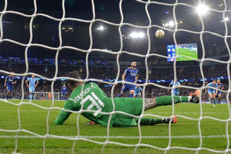 Trenutak kada je Benzema postigao gol iz penala u prvoj utakmici - Avaz
