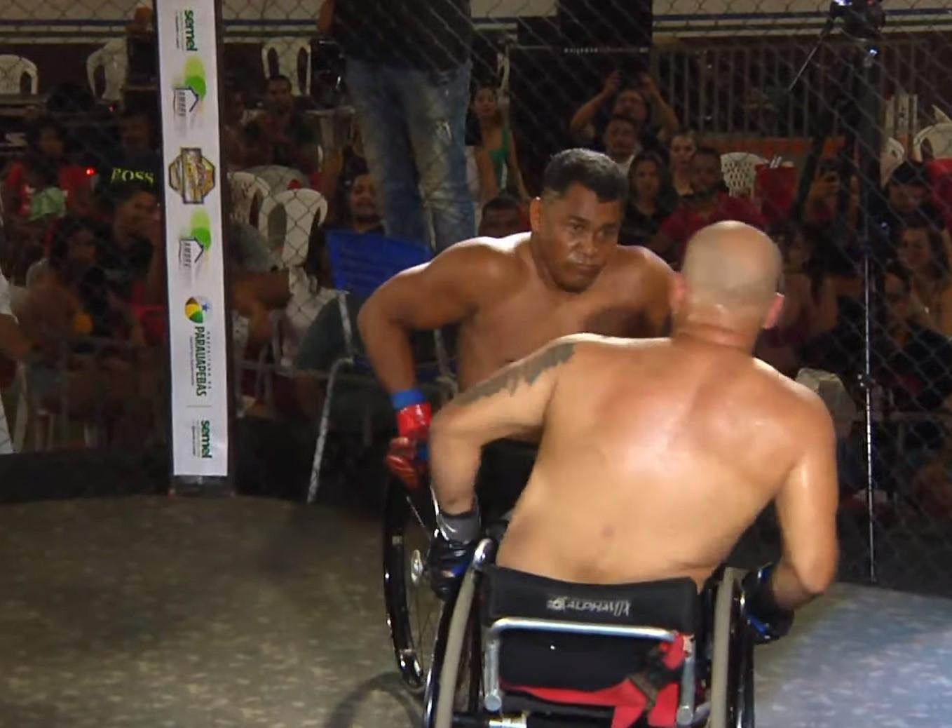 Pogledajte video: Brazilci organizirali MMA borbu između muškaraca u invalidskim kolicima