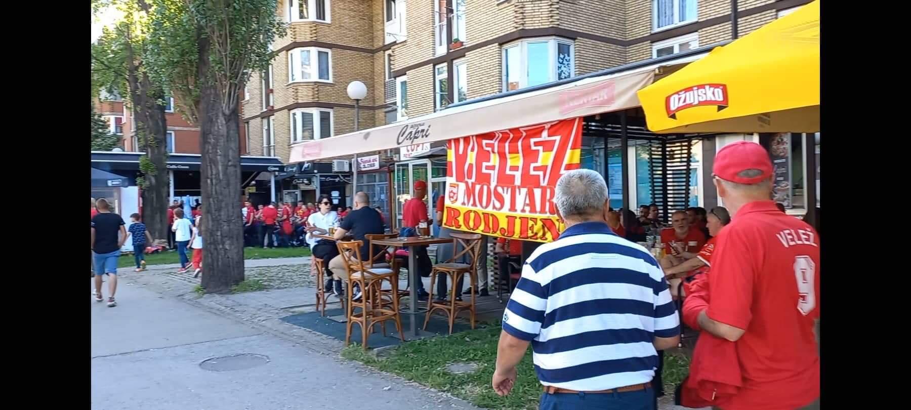 Navijači Veleža s raznim rekvizitima i zastavama stigli su u Zenicu - Avaz