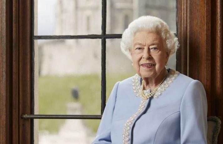 Poruka kraljice Elizabete: Razmislimo o svemu što je ostvareno u proteklih 70 godina