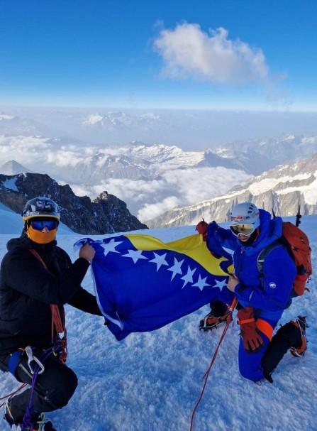 Amer i Senjin iz Sarajeva popeli se na Mont Blanc: Bio je mrkli mrak, ali zastava BiH se zavijorila