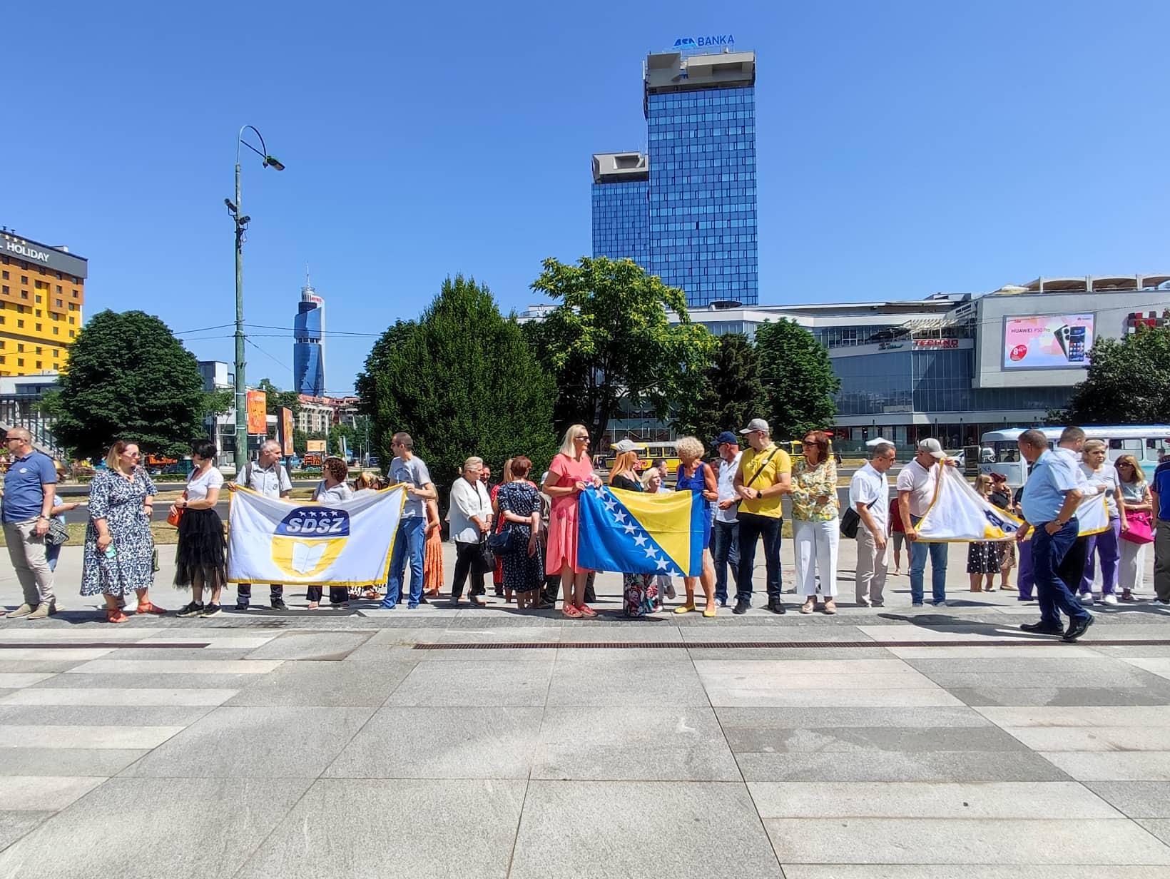Zaposleni u institucijama BiH organizovali protest: Ovo je projekat urušavanja državnih institucija