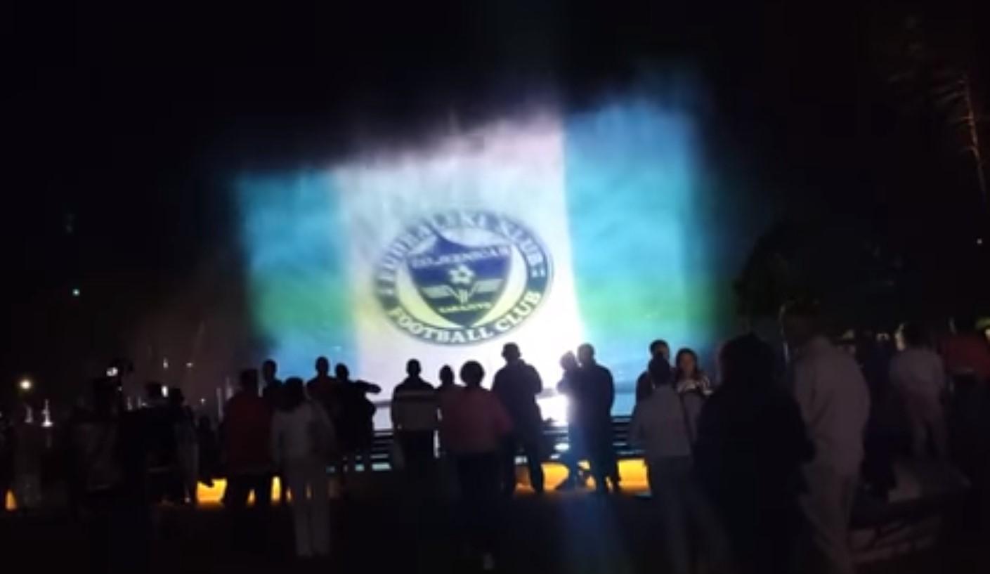 Pogledajte grb Željezničara na centralnom zlatiborskom hologramu, a u pozadini pjesma Grbavica