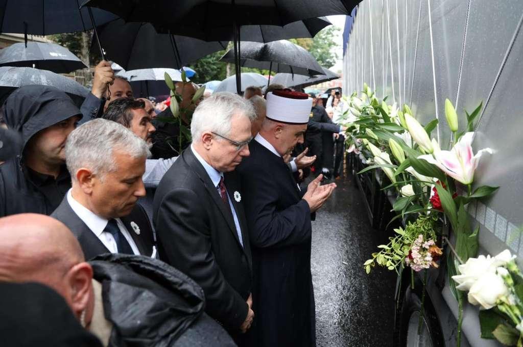 Ambasador Marfi: Skrušeno i uz duboko poštovanje odajem počast žrtvama genocida