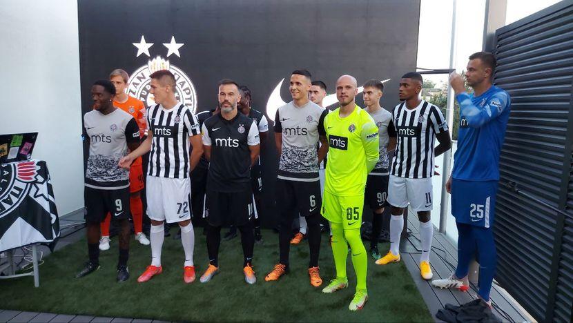Partizan predstavio nove dresove i oduševio svoje navijače
