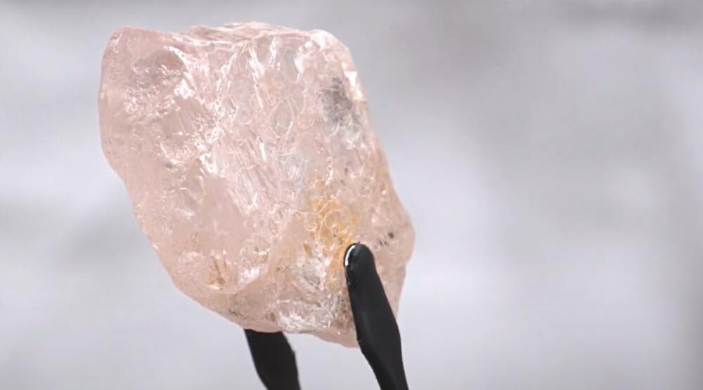 U Angoli iskopali ružičasti dijamant, najveći pronađeni u 300 godina