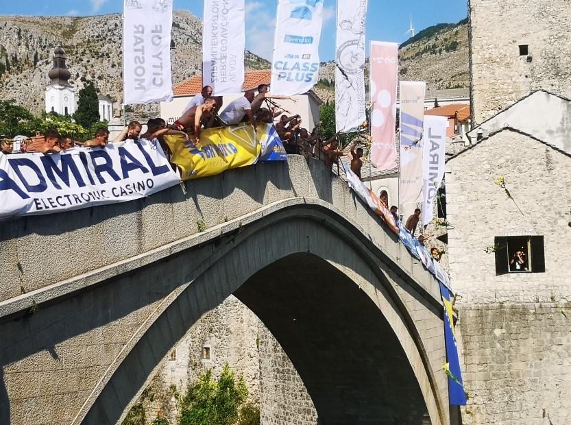 Završeni 456. skokovi sa Starog mosta u Mostaru: Učestvuje 30 skakača