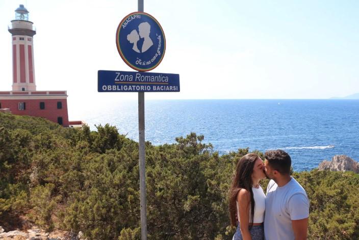 Na ostrvu Kapri ljubljenje je obavezno: Romantična zona za sanjare
