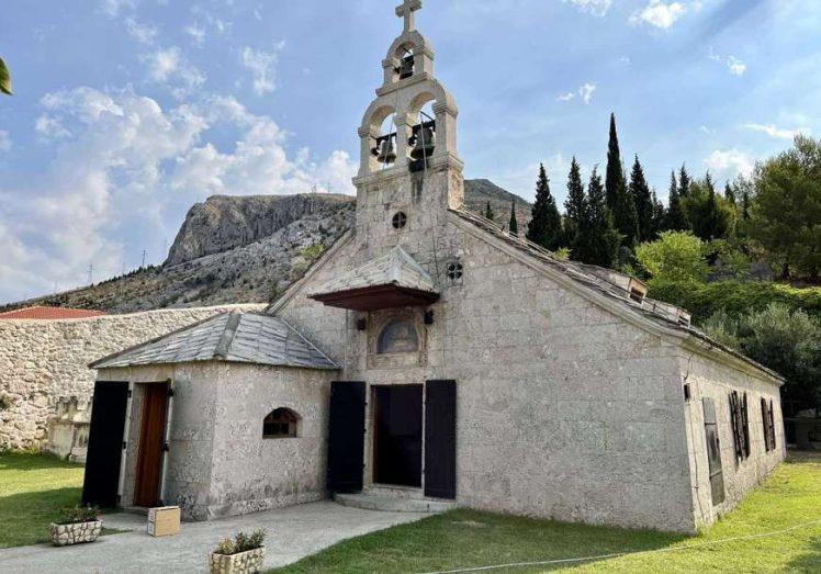 Vandalski napad na Staru crkvu u Mostaru, odnesen i novac iz kutije za dobrovoljne priloge