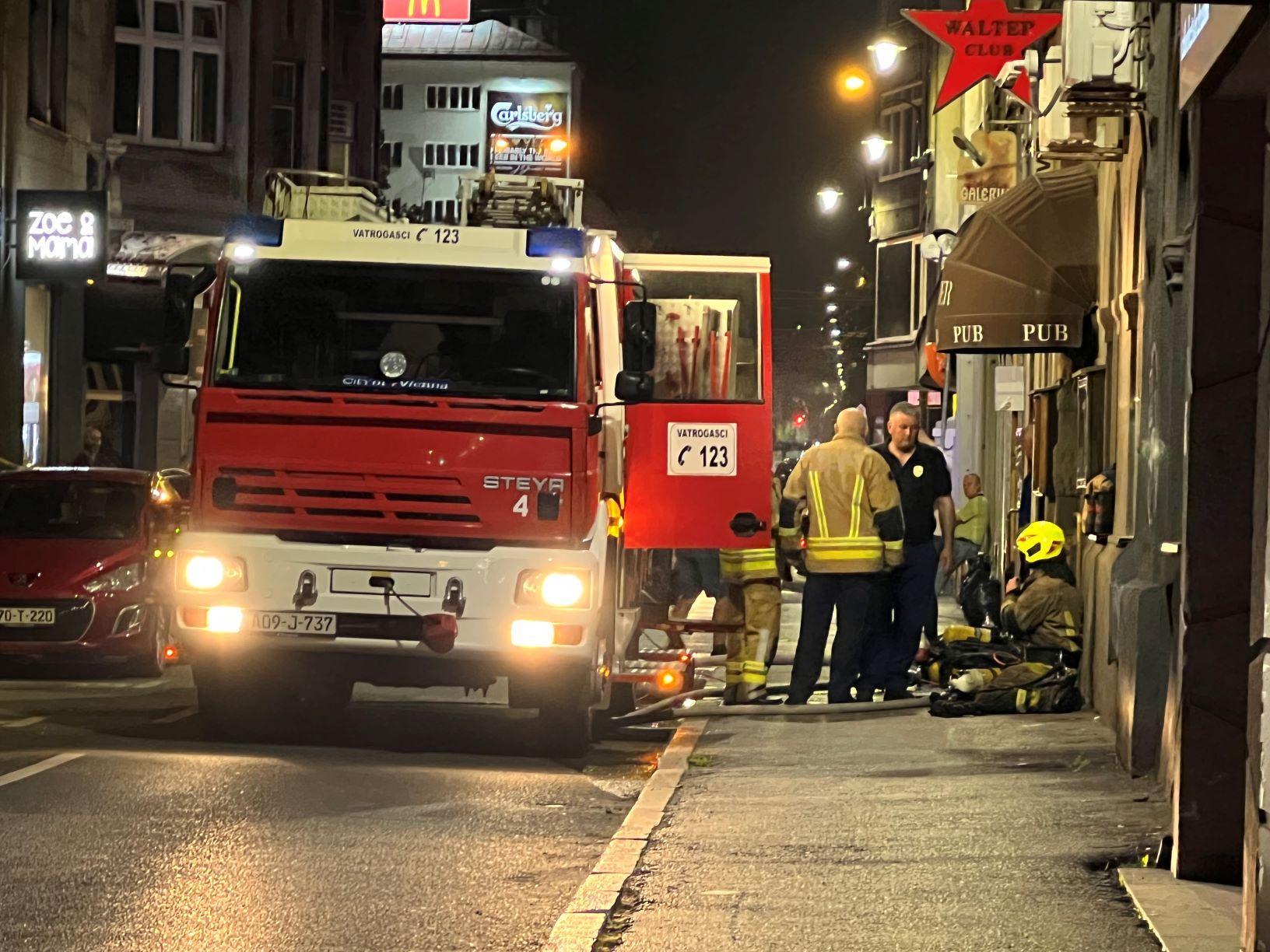 Požar u sarajevskom klubu: Iz MUP-a KS mole građane za oprez, plaše se da mogu eksplodirati plinske instalacije