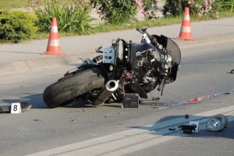 Motociklom sletjeli s kolovoza: Poginuo mladić iz Modriče