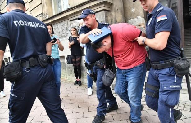 Užas u centru Beograda: Pomahnitali napadač napadao ljude i ubadao ih nožem