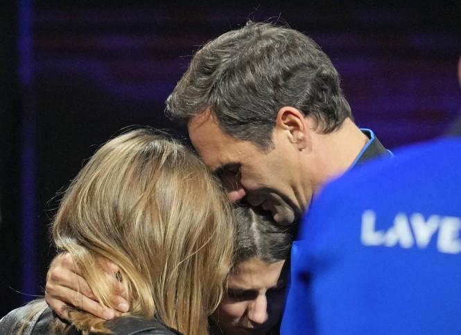 Emocije zaustavljale govor Federera, supruga tražila da završi obraćanje