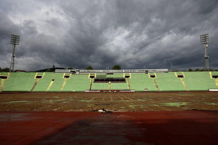Travnata podloga sa terena najvećeg stadiona u Bosni i Hercegovini je davno skinuta - Avaz