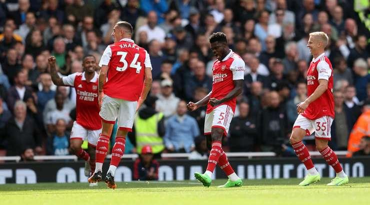 Arsenal se pobjedom nad gradskim rivalom Totenhemom učvrstio na čelu tabele