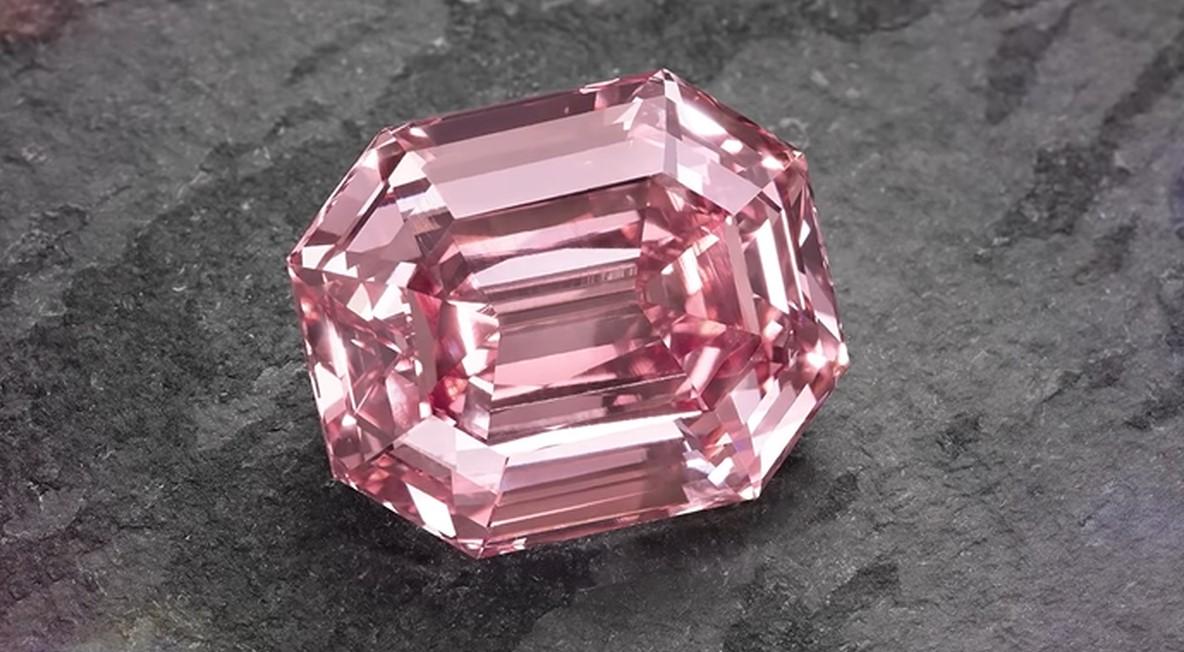 Ružičasti dijamant prodat  za 49,9 miliona dolara - Avaz
