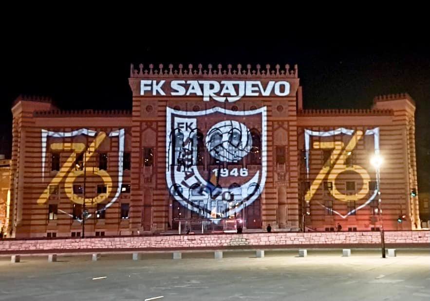 Vijećnica u bojama FK Sarajevo - Avaz