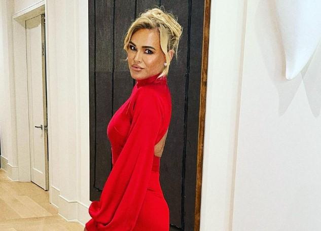 Bosanka Sanela Dženkins slavila rođendan supruga Eltona Džona: Oduševila sve elegantnom crvenom haljinom
