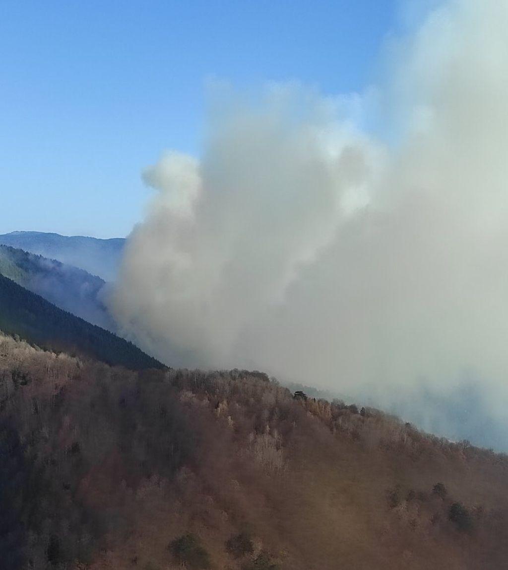 Helikopteri Oružanih snaga BiH gase požar u reonu Gornjeg Vakufa-Uskoplja
