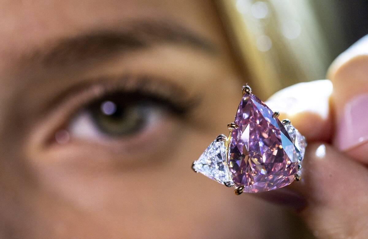 Jedan od najvećih ružičastih dijamanata na svijetu prodat za 28,5 miliona dolara