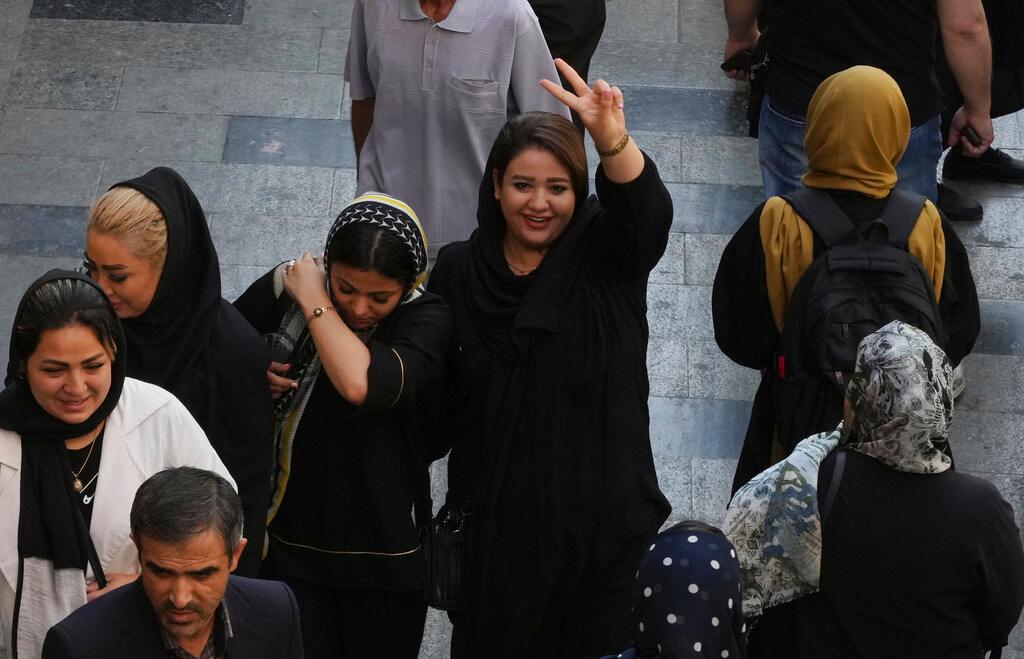 Uspjeh demonstracija u Iranu: Ukinuta moralna policija, očekuje se i razmatranje obaveze nošenja hidžaba