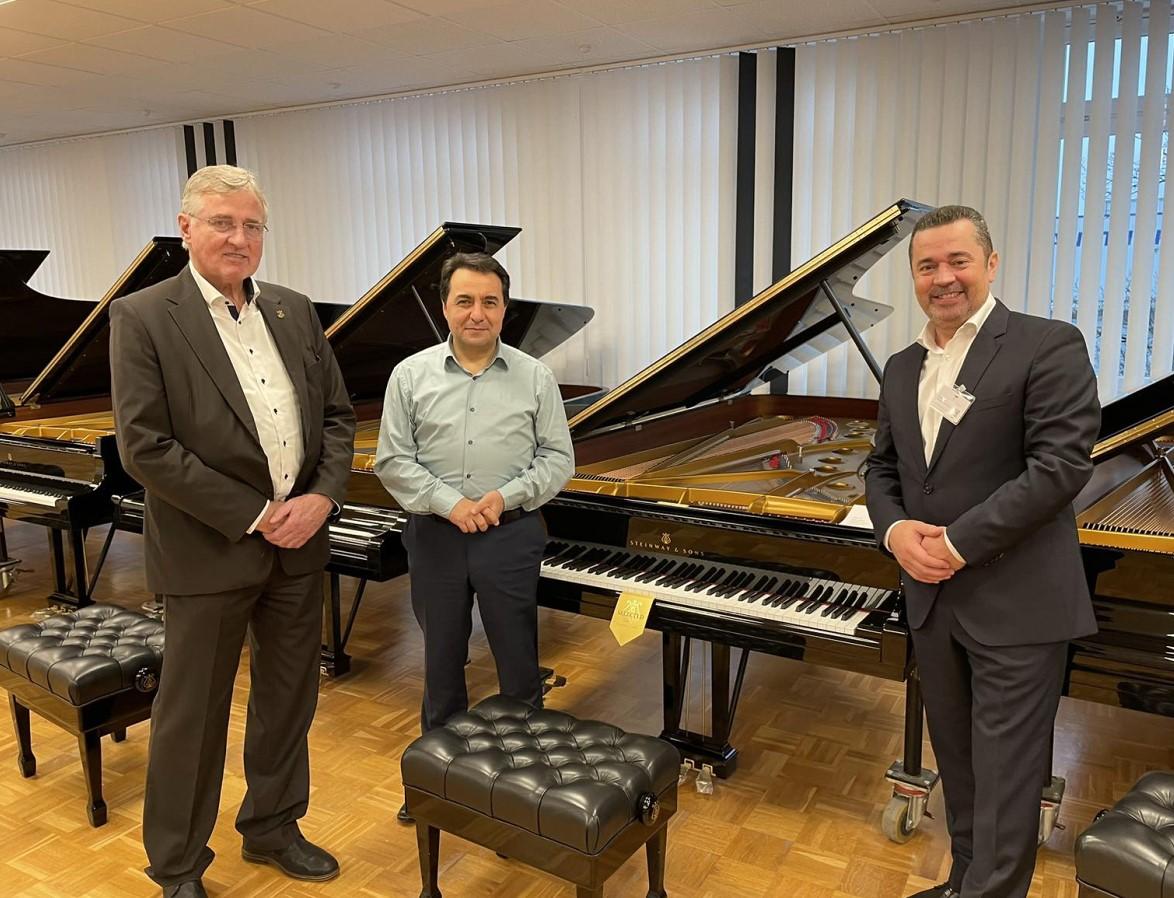 U hamburškoj fabrici klavira Steinway & Sons danas se bira koncertni klavir za Sarajevsku filharmoniju